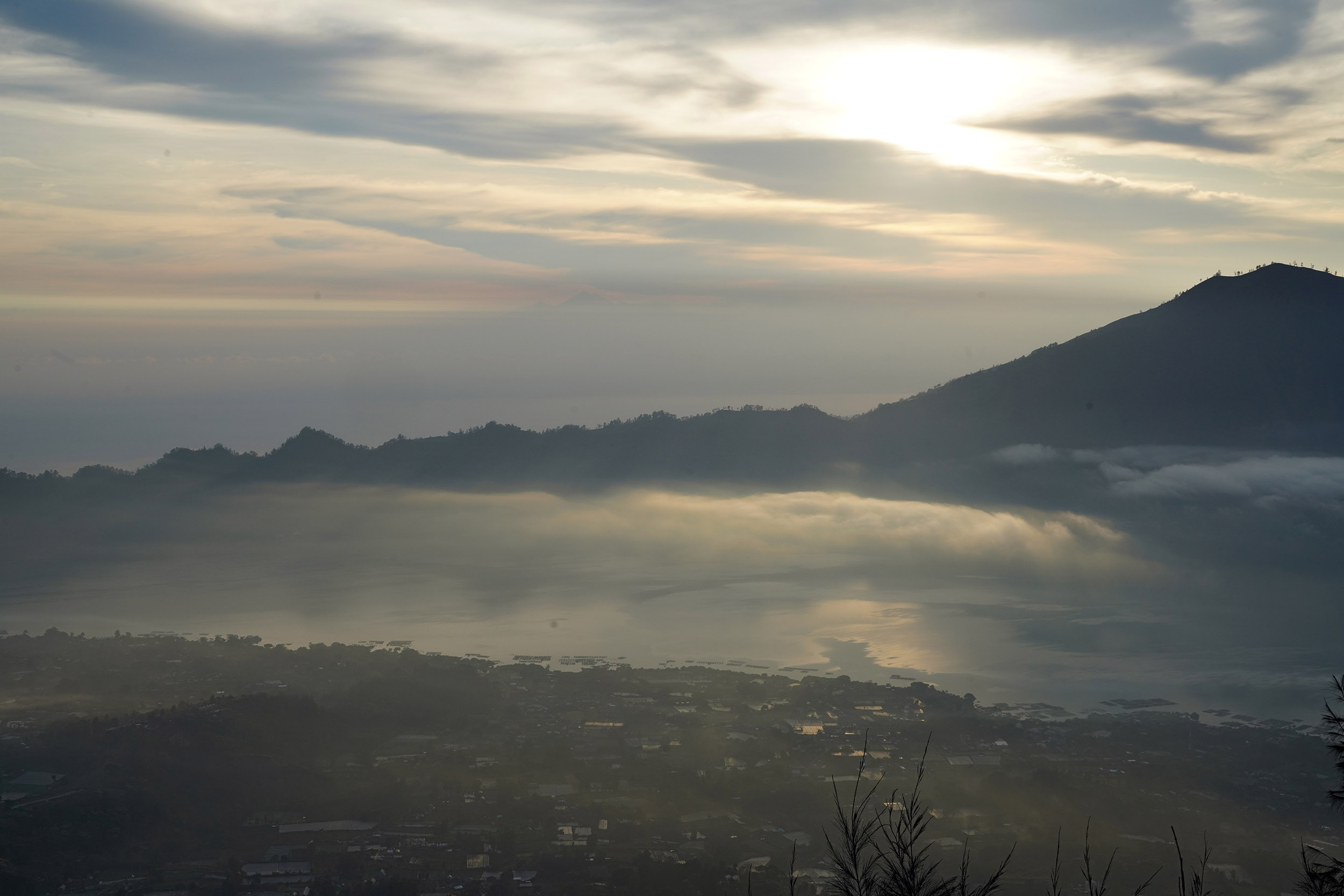 Lever de soleil sur le mont Agung, volcan sacré de Bali