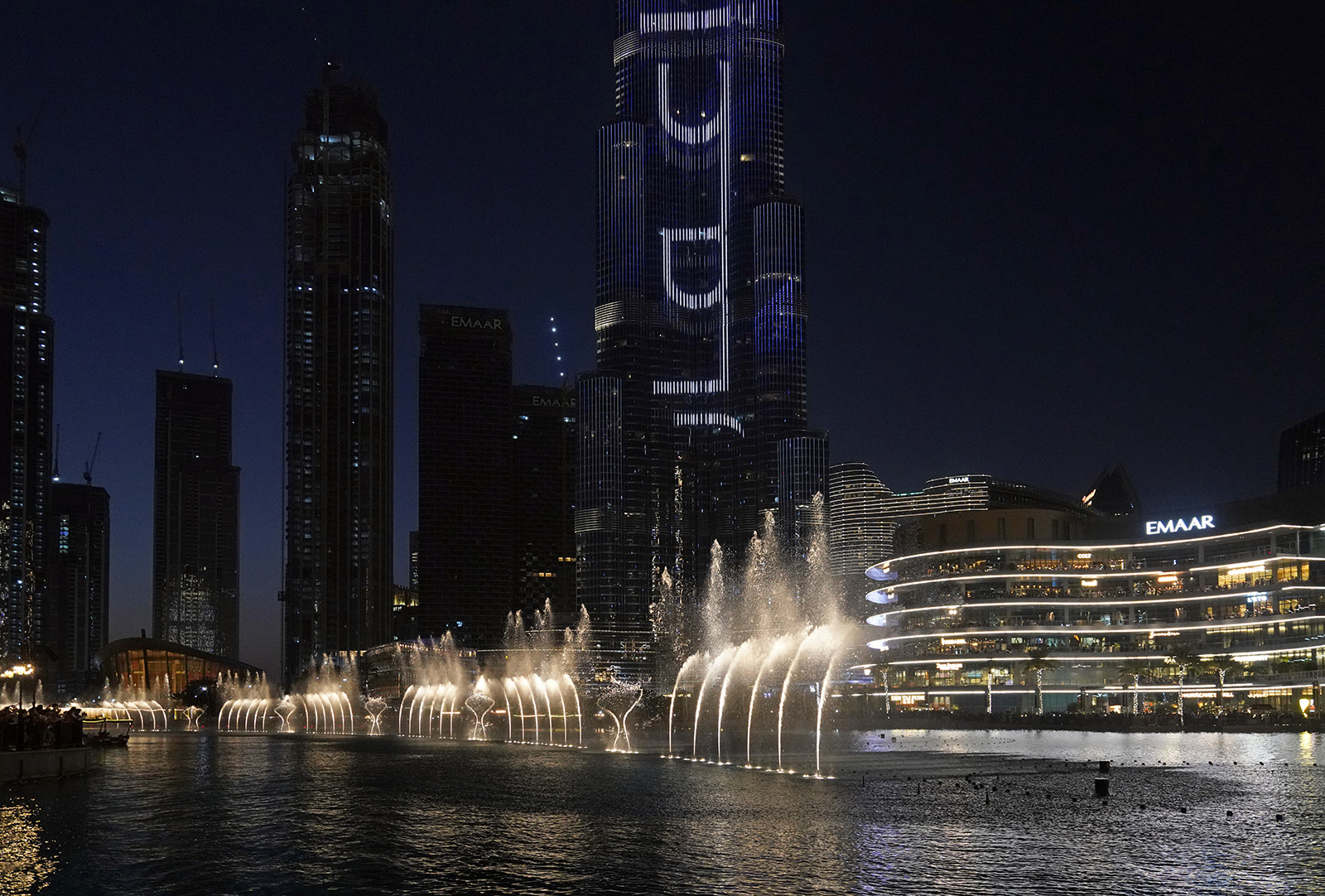 Spectacle des Fontaines au pied de la tour Burj Khalifa